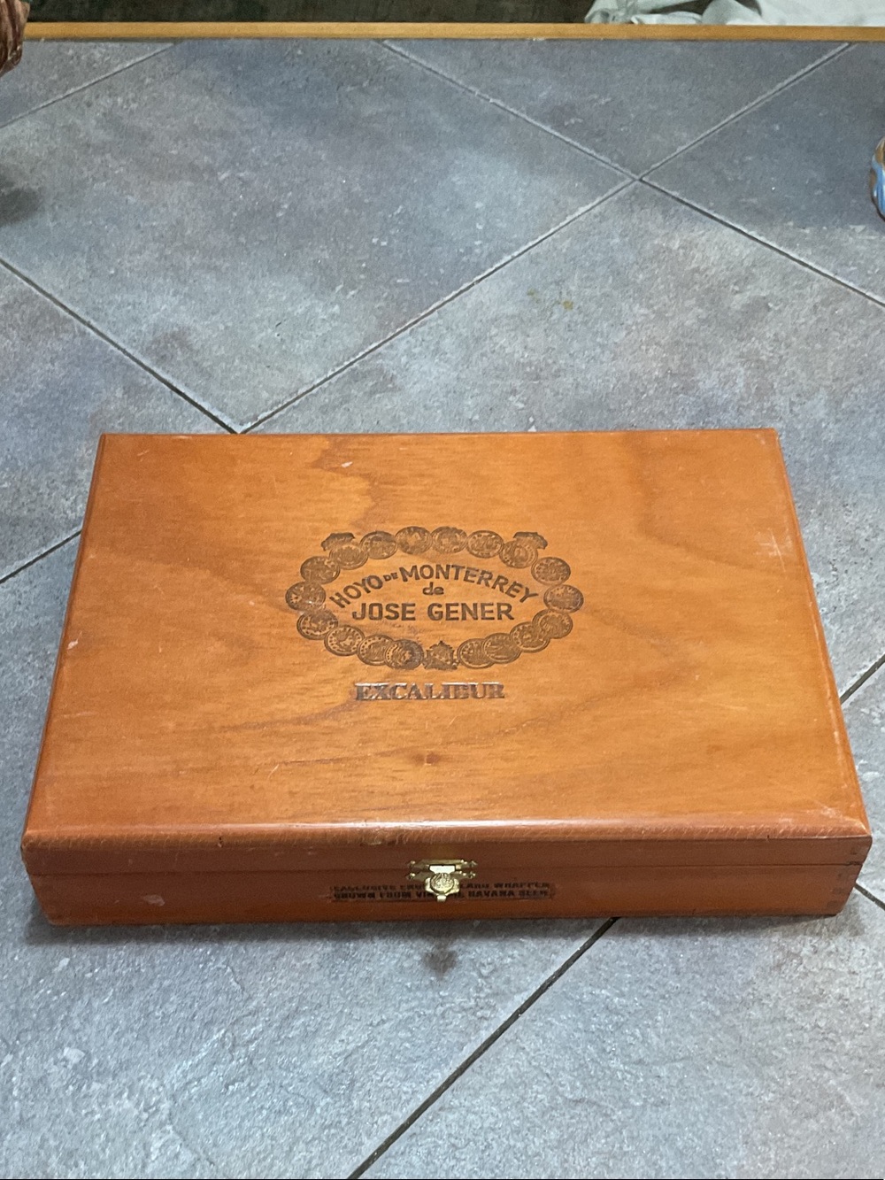 Jose Gener Excalibur Wooden Cigar Box - Brown